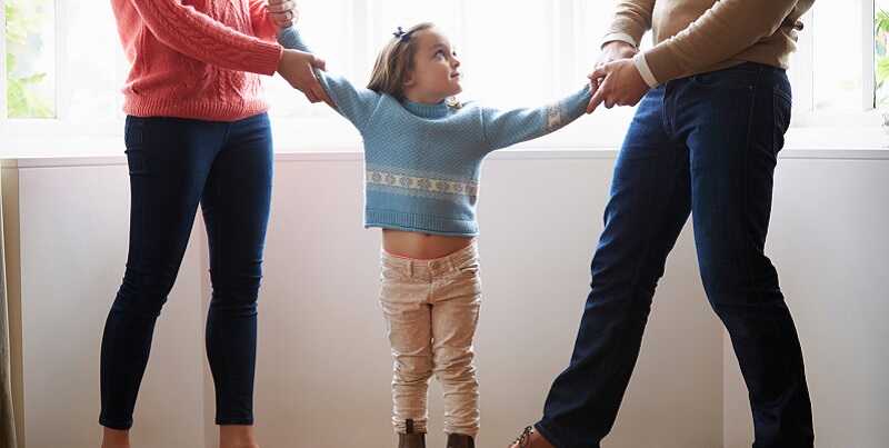 عباس شفیعی - بهترین وکیل در مشهد - محیا حق توشس - سلب حضانت فرزند