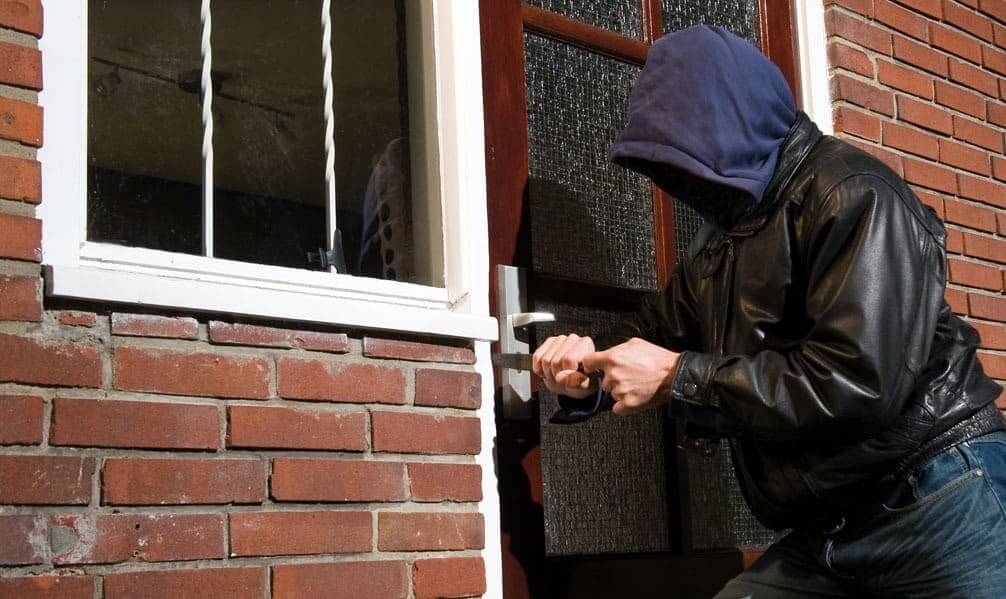 عباس شفیعی - بهترین وکیل در مشهد - تفاوت سرقت تعزیری و سرقت حدی