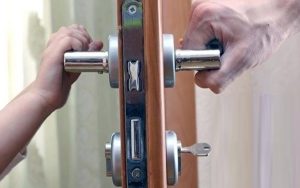 ممنوعالخروج کردن زن توسط شوهر؛ قانون و حقوق فردی در روابط زناشویی