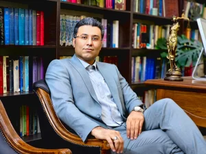 حکم قانونی و شرعی رابطه جنسی سه نفره (تریسام) در ایران و اهمیت مشاوره با وکیل متخصص در پروندههای کیفری