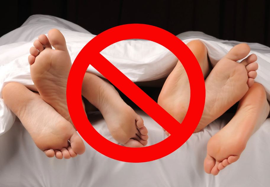 بررسی حکم قانونی و شرعی رابطه جنسی سه نفره (تریسام) در ایران و اهمیت داشتن وکیل کیفری برای دفاع در پروندههای مرتبط