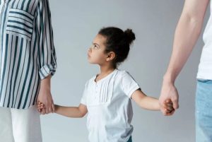 حضانت فرزند در طلاق: حقوق والدین و شرایط قانونی پس از جدایی