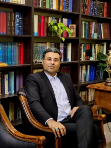 دکتر عباس شفیعی بهترین وکیل کلاهبرداری در مشهد